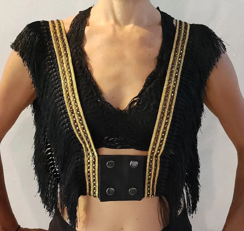 Black gold short fringe